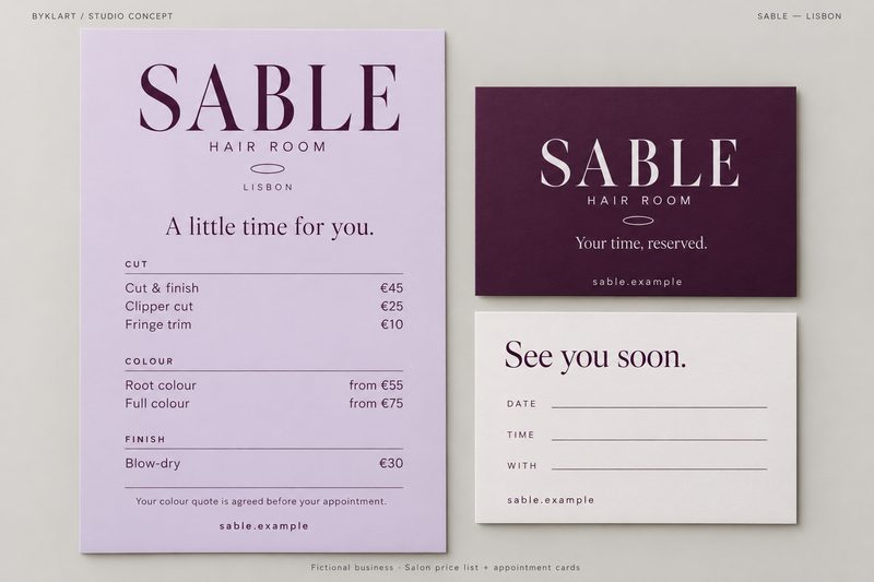 SABLE Hair Room -konseptityö: laventelinvärinen kampaamon hinnasto, luumunvärinen käyntikortti ja kermanvärinen ajanvarauskortti.
